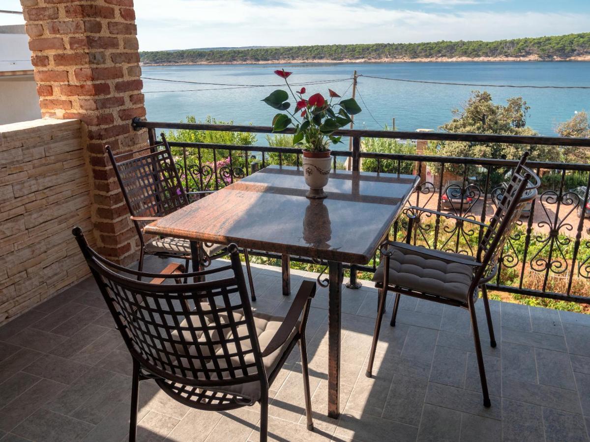Apartments Anita 1 Barbat na Rabu Экстерьер фото