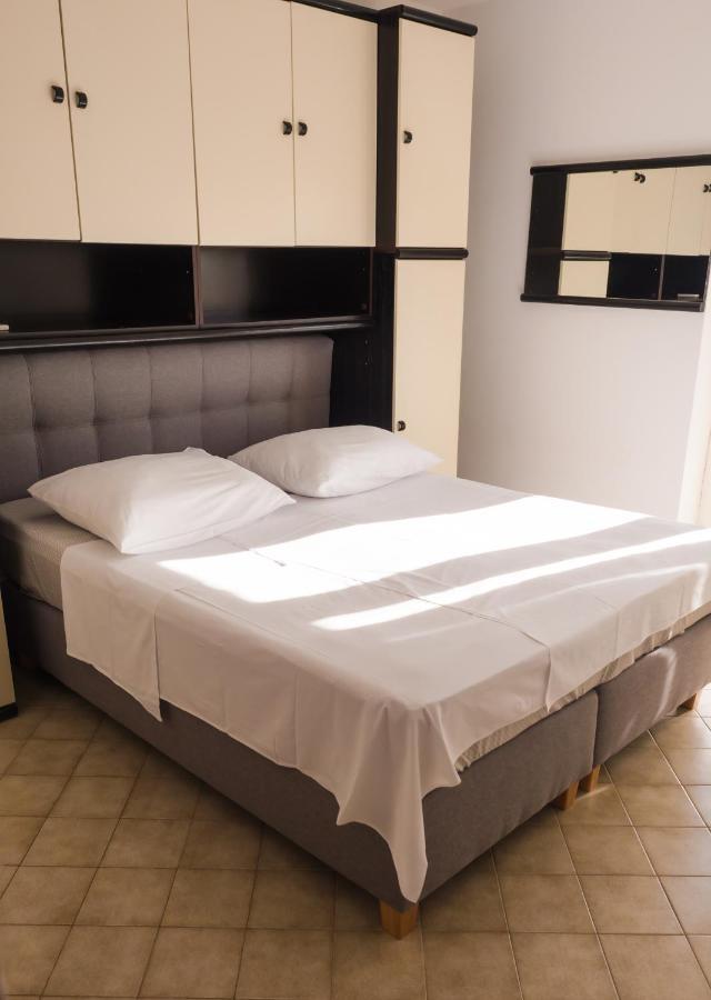 Apartments Anita 1 Barbat na Rabu Экстерьер фото