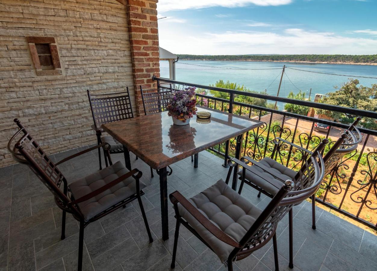 Apartments Anita 1 Barbat na Rabu Экстерьер фото