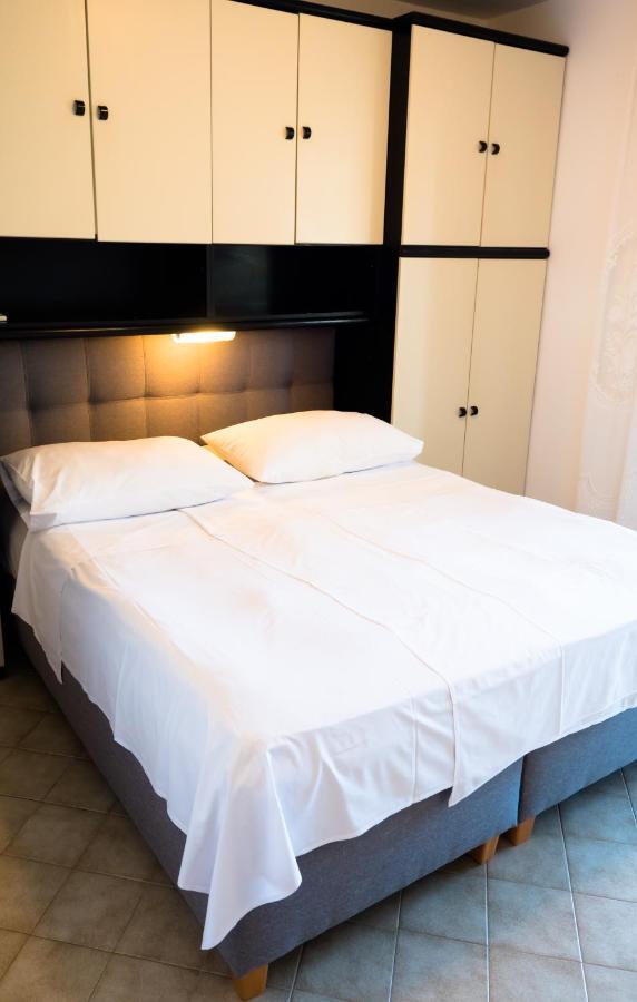 Apartments Anita 1 Barbat na Rabu Экстерьер фото
